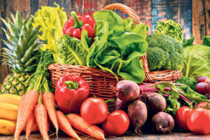 1277133_stockphotocompositionwithassortedraworganicvegetablesdetoxdiet598749548_ls-s