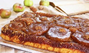 prevrnuti-kolac-s-jabukama-orasima-recept-iz-bakine-biljeznice-1