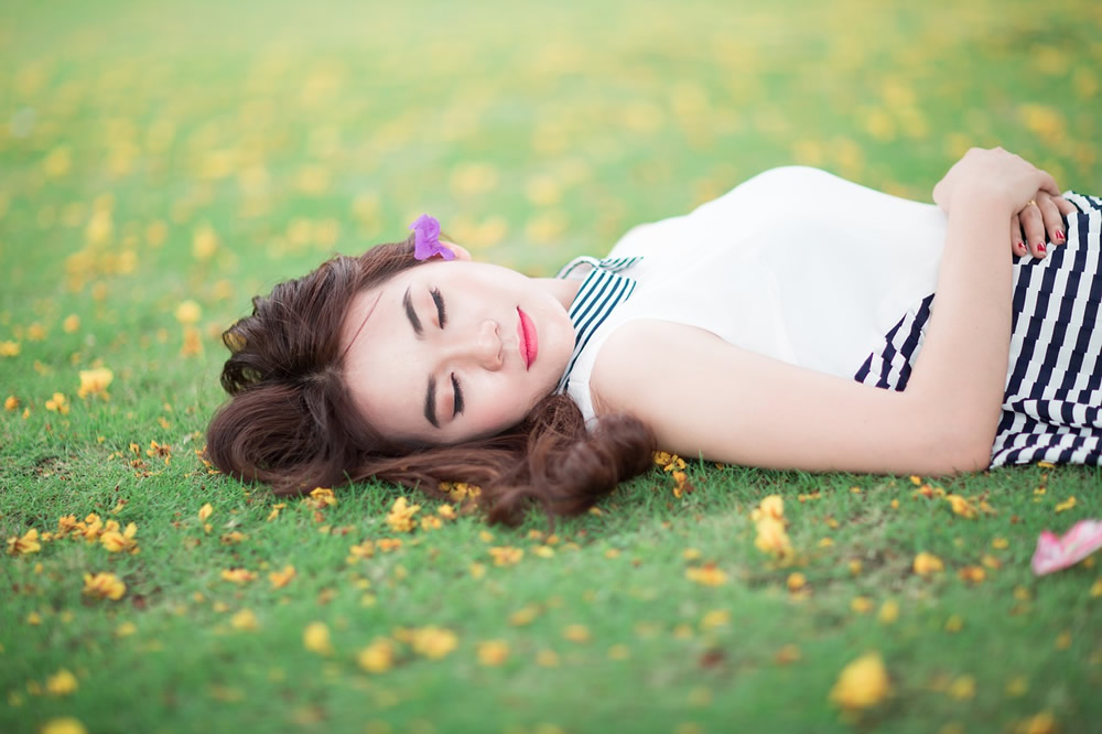 girl-2177362_1280
