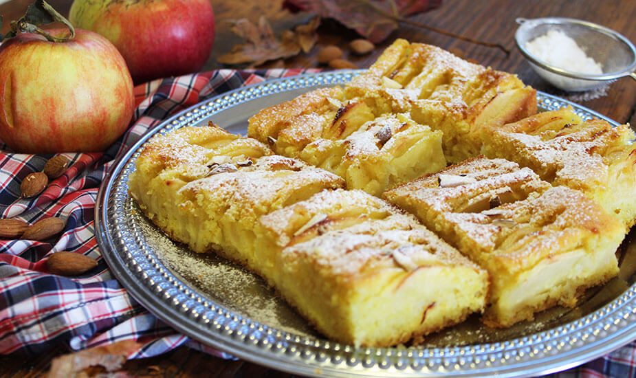 jednostavan-brzi-kolac-s-jabukama-bademima-recept