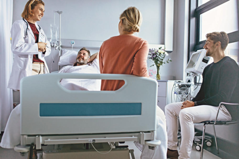 1352249_stockphotofamilyandfriendsvisitingpatientinhospitalwardandtalkingwithdoctorfemalephysician744969181_ls