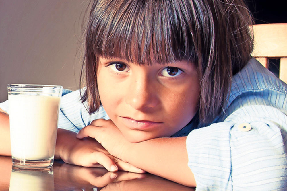 1358973_stockphotoportraitofchildwithglassofmilkattable244648051-copy_ls