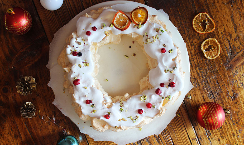 bozicna-pavlova-sa-slagom-narancom-recept