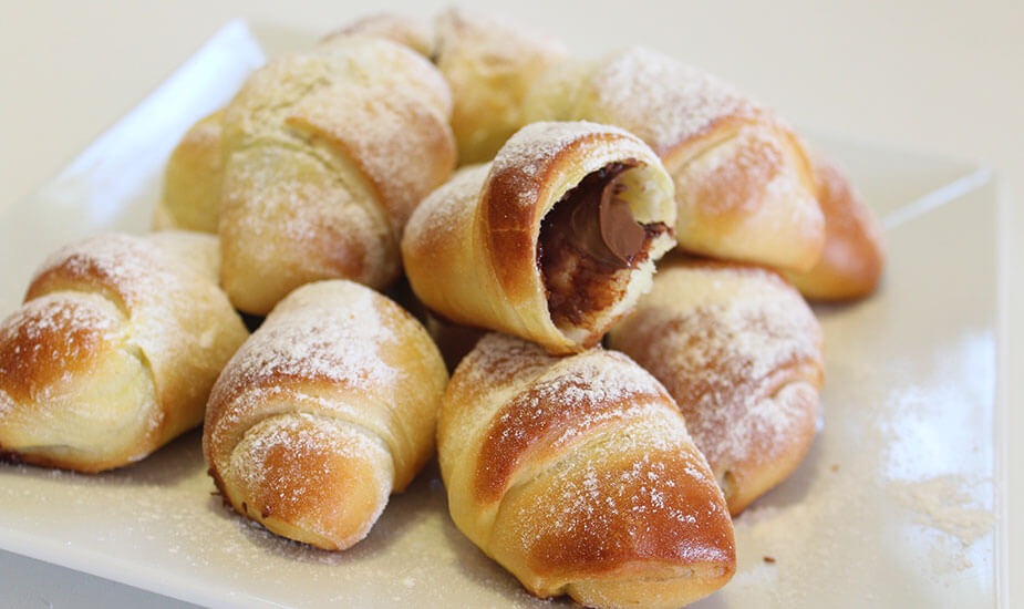 brze-jednostavne-kiflice-s-eurokremom-cokoladom-recept
