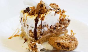 brzi-kolac-s-keksima-i-slagom-bez-pecenja-recept-sa-slikama