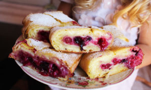 savijaca-strudla-s-pudingom-od-vanilije-sumskim-vocem-recept