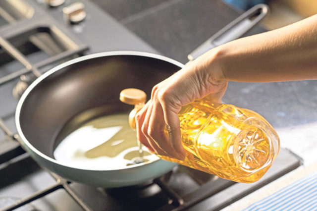 1432733_stockphotopouringvegetableoilintofryingpan305660375_ls