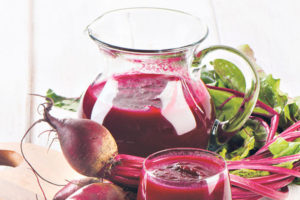 1444113_stockphotobeetrootjuiceandbunchoffreshbeetrootswithleavesselectivefocus194973035_ls