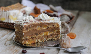 arabija-kremasta-torta-orasi-suho-voce-recept