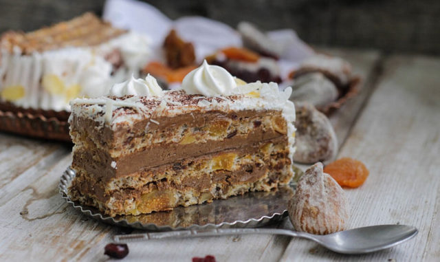 arabija-kremasta-torta-orasi-suho-voce-recept