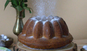 fini-cokoladni-kuglof-s-jabukama-orasima-sirom