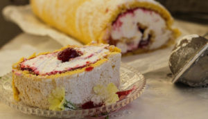 jednostavan-recept-za-brzi-rolat-s-visnjama